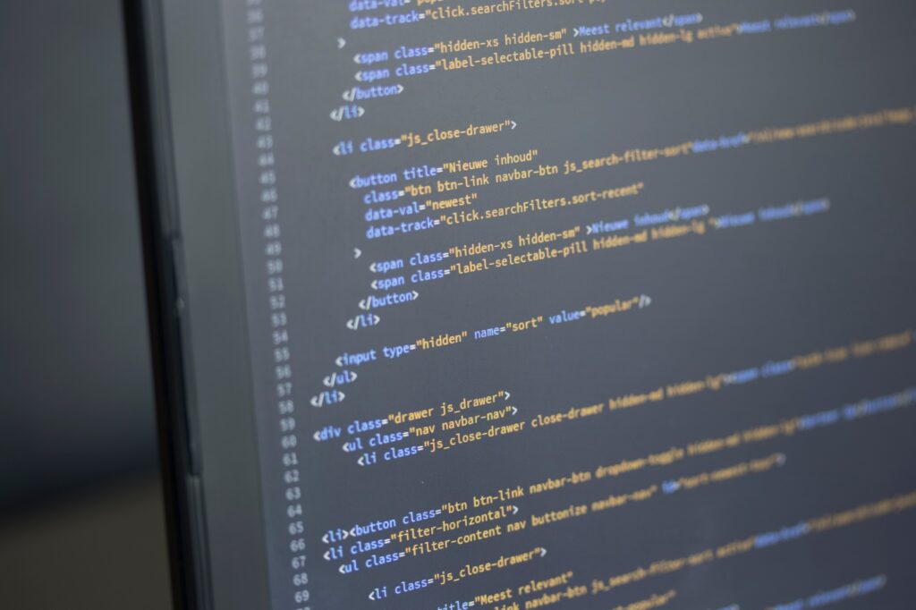 Código de programación en HTML, CSS y JavaScript para el desarrollo web.
