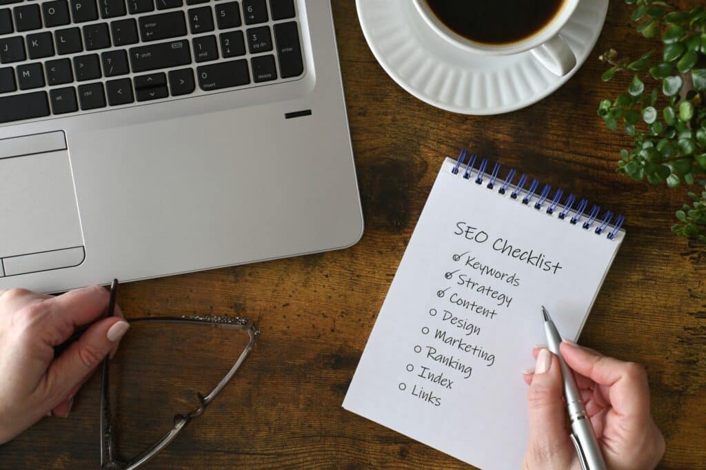 Estrategia SEO aplicada en un sitio web para mejorar su visibilidad en buscadores.