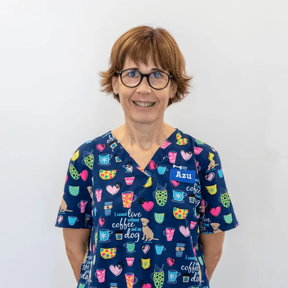 Azucena Mijares — Auxiliar y peluquera