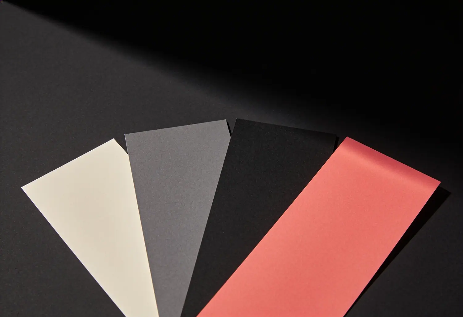 Muestrario de color con acento coral